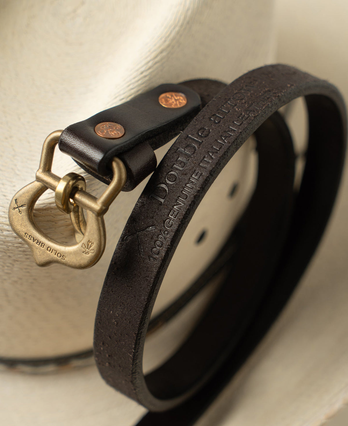 Brass Buckle Cowhide Belt Brown – Full-Grain Leather Surface Detail | Ghosts Vintage
